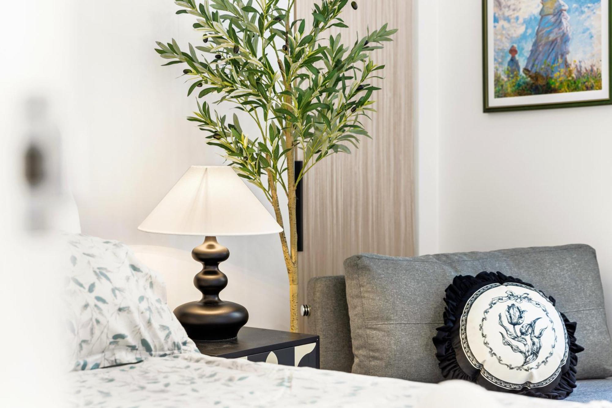 Urban Bliss 2br Abode - Luxury, Comfort , Pool, Parking Apartment