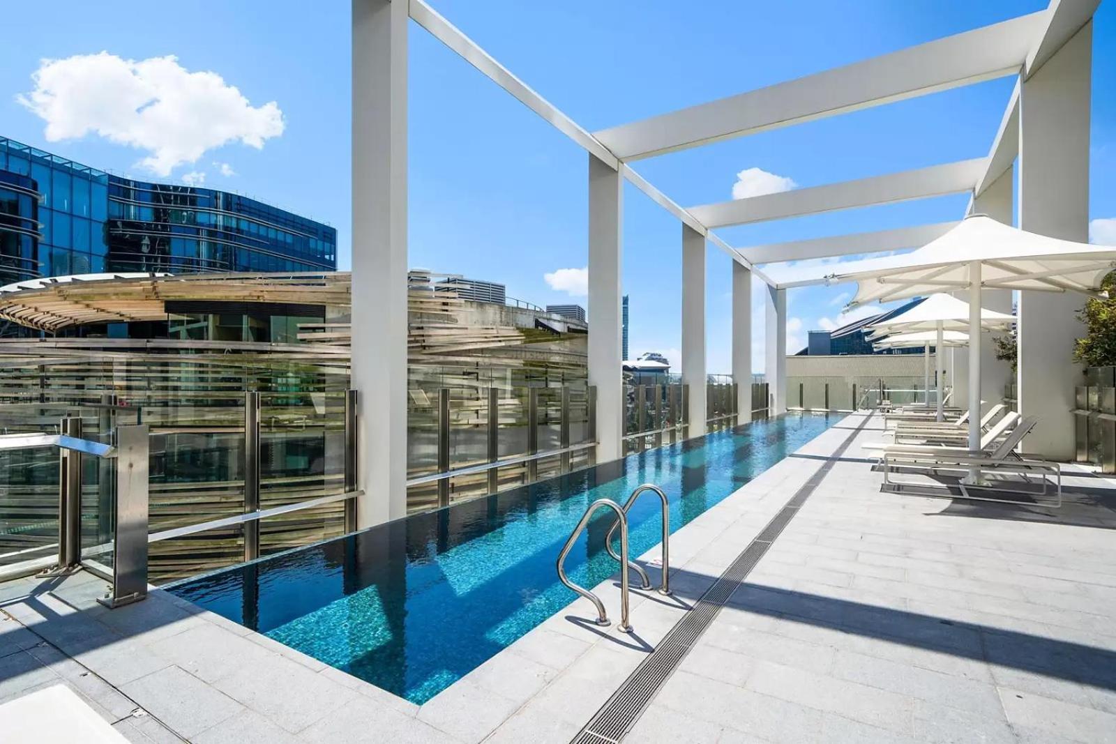 Apartment Urban Bliss 2br Abode - Luxury, Comfort , Pool, Parking *