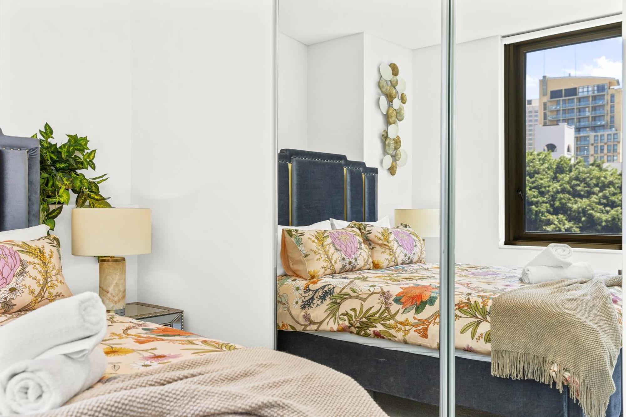 Urban Bliss 2br Abode - Luxury, Comfort , Pool, Parking Sydney