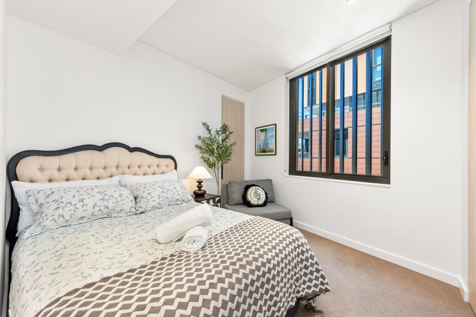 Urban Bliss 2br Abode - Luxury, Comfort , Pool, Parking